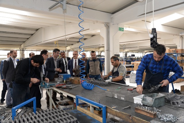 Rektör Özçelik, Beyşehir’de Silah Fabrikalarını Ziyaret Etti