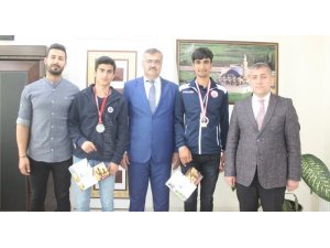 Vanlı atletler Türkiye şampiyonu oldu