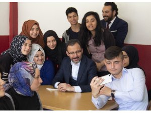 Bakan Kasapoğlu’ndan Yıldırım Beyazıt Anadolu İmam Hatip Lisesi’ne ziyaret