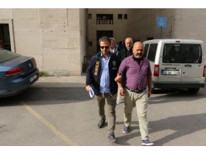 Kadın rolü yapıp müstehcen görüntülerle şantaj yapan çete çökertildi