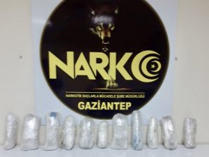 Narkotik köpek bir arabada 7 kilogram esrar buldu