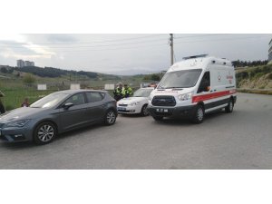 Yolcu otobüsü ile otomobil çarpıştı, 1 yaralı