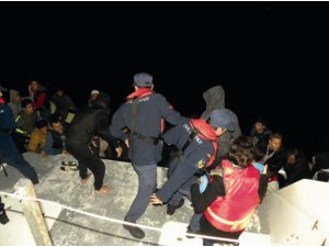 Kuşadası Körfezi’nde 19’u çocuk 50 kaçak göçmen yakalandı