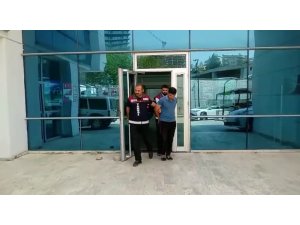 Cami derneğinin sadaka kutusunu çalan hırsızlar yakalandı