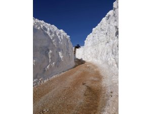 Hakkari'de kardan tüneller açtılar