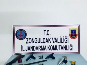 Kurusıkı tabancaları gerçeğine çeviren kişiler yakalandı