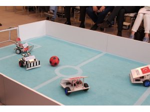 Robotların maçı nefes kesti