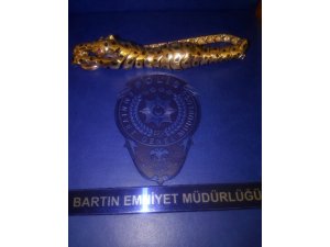 Bulduğu 15 bin TL’lik künyeyi oyuncak sanıp torununa verdi