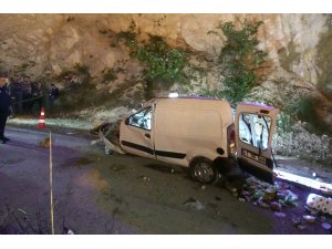 Artvin'de park halindeki şarampole yuvarlandı: 1 ölü, 1 yaralı