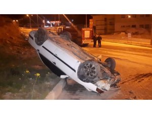 Kaza sonrası gaz kaçıran araca itfaiye ekipleri müdahale etti