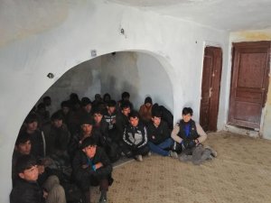 Metruk binada 36 kaçak göçmen yakalandı