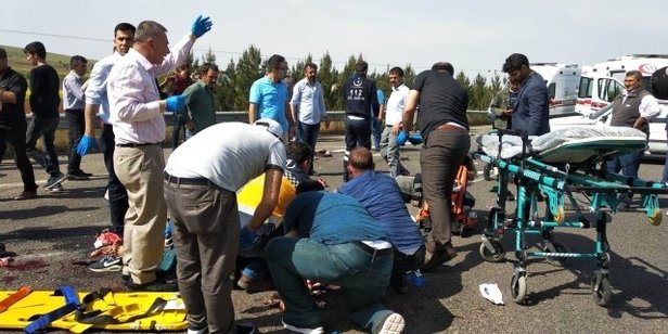 İşçileri taşıyan midibüs devrildi: 5 ölü, 12 yaralı