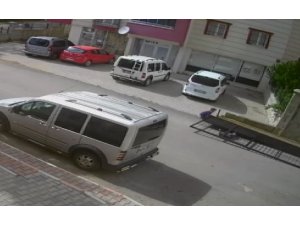 Demir kapı çocuğun üzerine böyle düştü
