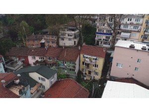 Evleri mühürlenen mahalle sakinleri isyan etti