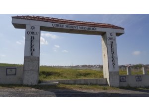 Musevi Mezarlığı’nın kapı ve korkuluklarını çaldılar