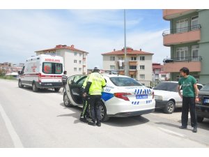 Seyir halindeki motosiklet sürücüsü motorunu kaydırarak düşmesi sonucu yaralandı