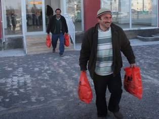 Çiftçiler zehirli buğday için sıraya girdi