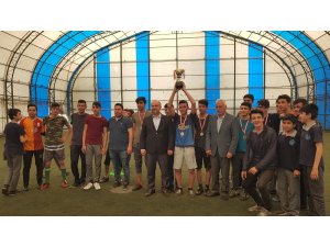 Şehit Erhan Konuk anısına futbol ve voleybol turnuvası