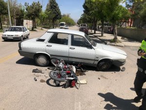 Otomobille çarpışan motosikletin sürücüsü ağır yaralandı