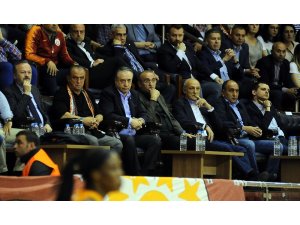 Mustafa Cengiz ile Semih Özsoy, derbiyi protokolden takip etti