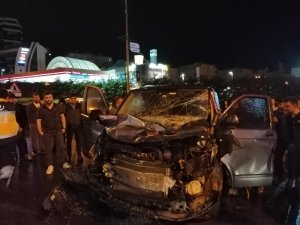 E-5 Karayolunu kitleyen kaza: 2 yaralı