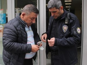 İçinde 35 bin 673 lira olan cüzdanı bulup polise teslim etti