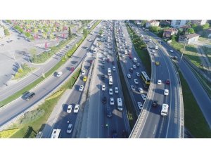 E-5’te dev camlar kamyondan yola savruldu faciadan dönüldü