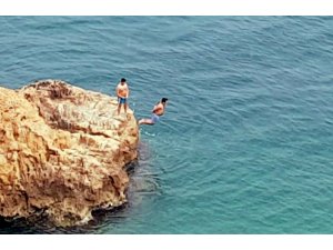 Denizde kelepçeli ölüm oyunu