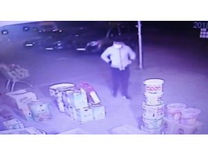 Yüzüne hasta maskesi taktı, 5 bin TL çaldı