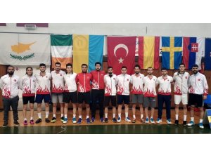 Milli badmintoncular Yunanistan’da madalya peşinde