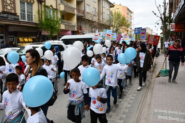 Kulu'da engelliler için farkındalık yürüyüşü düzenlendi