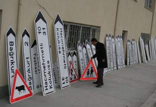 Konya İl Özel İdaresi, trafik levhalarını kendi üretiyor