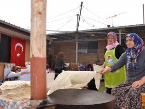 Avustralya'da yaşayan Konyalı kadınların  yufka mesaisi