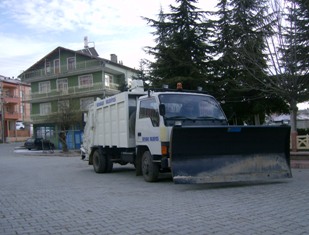 Hem çöp hem kar temizliyor