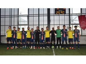 İİBF halı saha turnuvasına galibiyetle başladı
