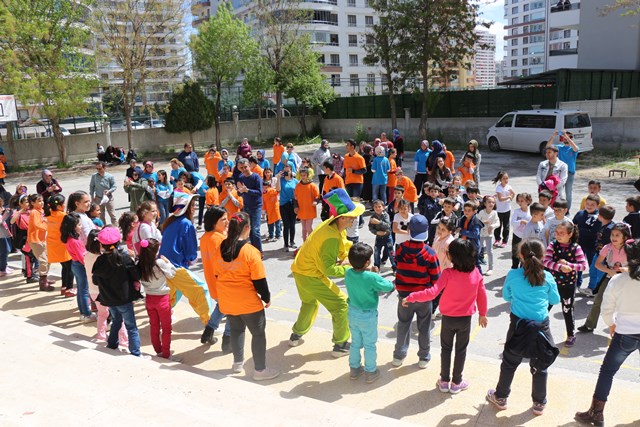 Şakalak, engelli öğrencileri yemekte buluşturdu
