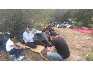 Ayvalık’ta 17 Afgan göçmen ve 1 organizatör polisten kaçamadı
