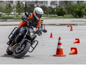 Motosiklet eğitmen adaylarına ileri sürüş teknikleri