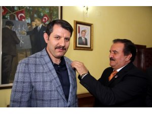 Vali Ayhan, TSYD rozetini taktı