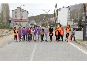 Hizan’da ‘Okullar Arası Atletizm Yarışması’ yapıldı