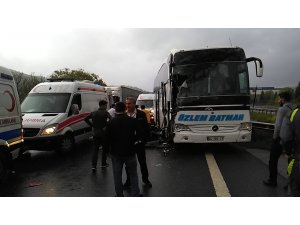 Yolcu otobüsü tırla çarpıştı: 7 yaralı
