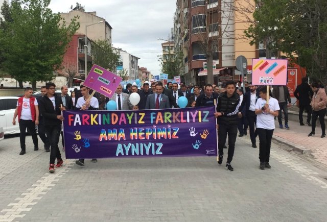 Kulu'da Otizm ve Engelliler İçin Farkındalık Yürüyüşü Gerçekleştirildi