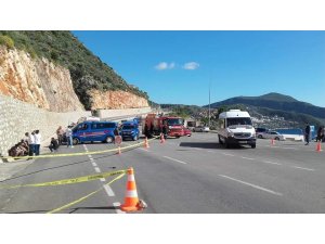 İtfaiye aracına çarpan motosikletli hayatını kaybetti
