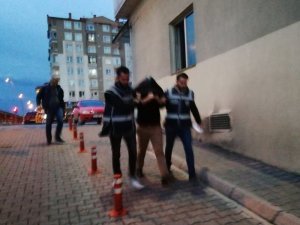 ’Dur’ ihtarına uymayan ve polis aracını sıkıştıran şahıs yakalandı