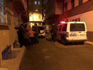Eski eşini darp eden şahsa mahalleli saldırdı