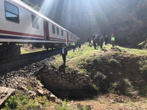 Doğu Ekspresi’nin altında kalan şahıs hayatını kaybetti