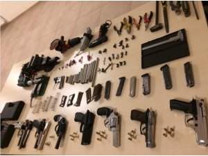 Uyuşturucu ve yasa dışı silah imalatı operasyonunda 3 gözaltı