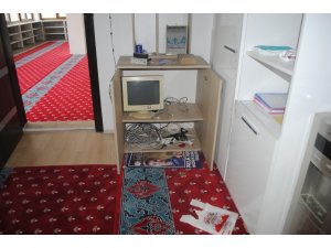 Hırsızların hedefi bu kez cami oldu