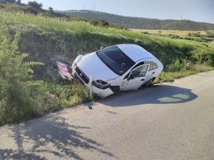 Manisa’da iki araç kafa kafaya çarpıştı: 3 yaralı