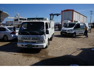 Düzensiz göçmenleri taşıyan tekne battı: 9 ölü